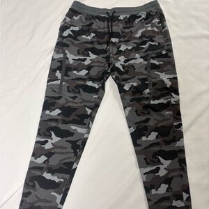 Under Armour Men's Gray Black Camo Joggers